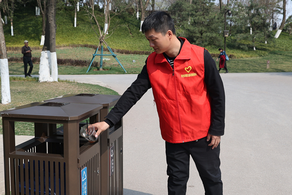 第一黨支部黨員“充電”忙！